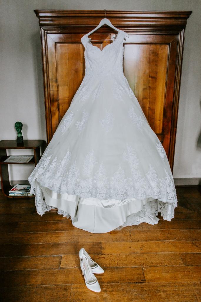 ROBE DE MARIÉE STYLE PRINCESSE - TAILLE 44 : A VENDRE, Porté, Blanc, Marie Charlotte Charleroi, Enlèvement
