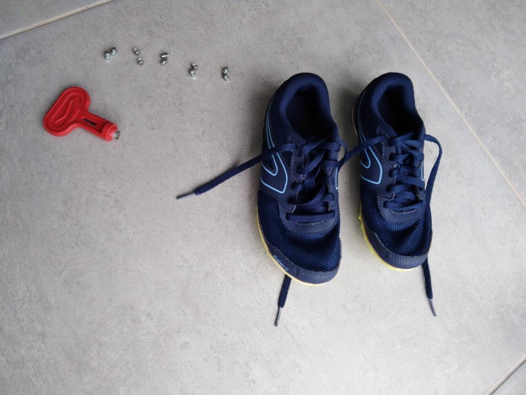 Chaussures à pointes Enfant spikes taille 33  kalenji KIPRUN, Sports & Fitness, Course, Jogging & Athlétisme, Utilisé, Spikes