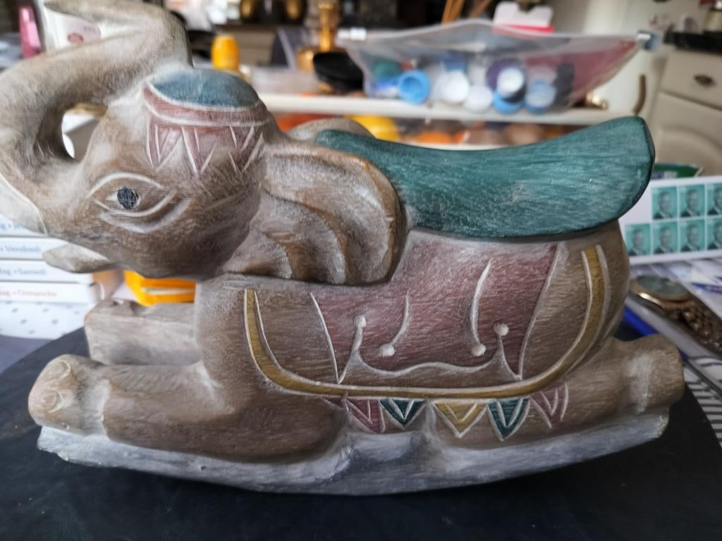 Houten olifant, Ophalen