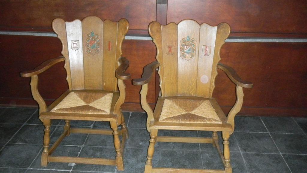 Antieken stoelen met rieten zitting, Ophalen