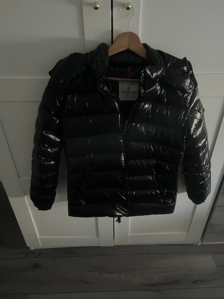 Zwarte Moncler jas., Kleding | Dames, Jassen | Winter, Ophalen of Verzenden, Zo goed als nieuw, Maat 42/44 (L), Zwart