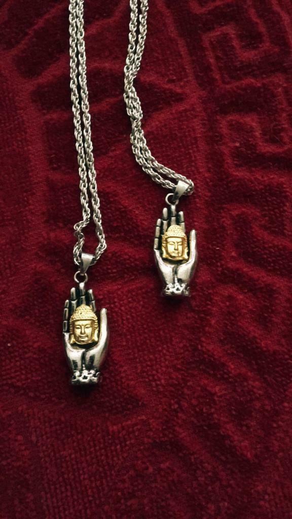 Ketting en hanger (titanium) met boedhahoofd in de Palm, Ophalen of Verzenden, Zo goed als nieuw