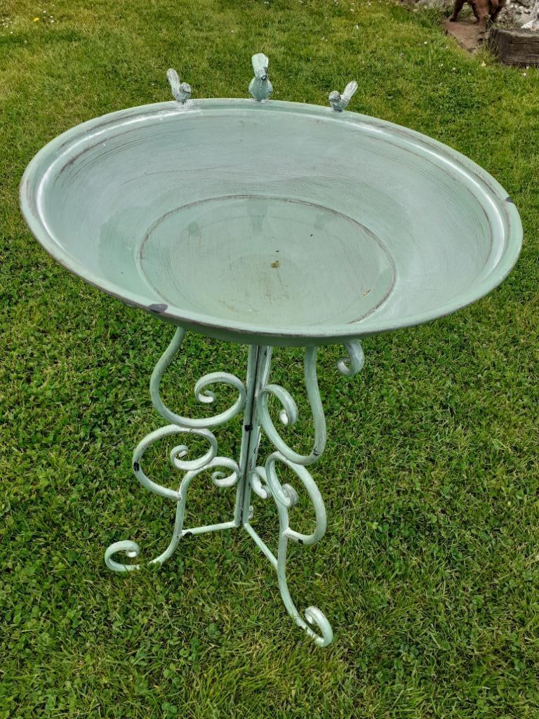 Prachtig vogelbad van gepatineerd metaal, Tuin en Terras, Ophalen of Verzenden, Nieuw, Overige materialen, Overige typen
