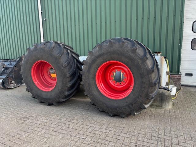 Set Vredestein TraXion 800/65R32 met 10 gaats velg, Enlèvement