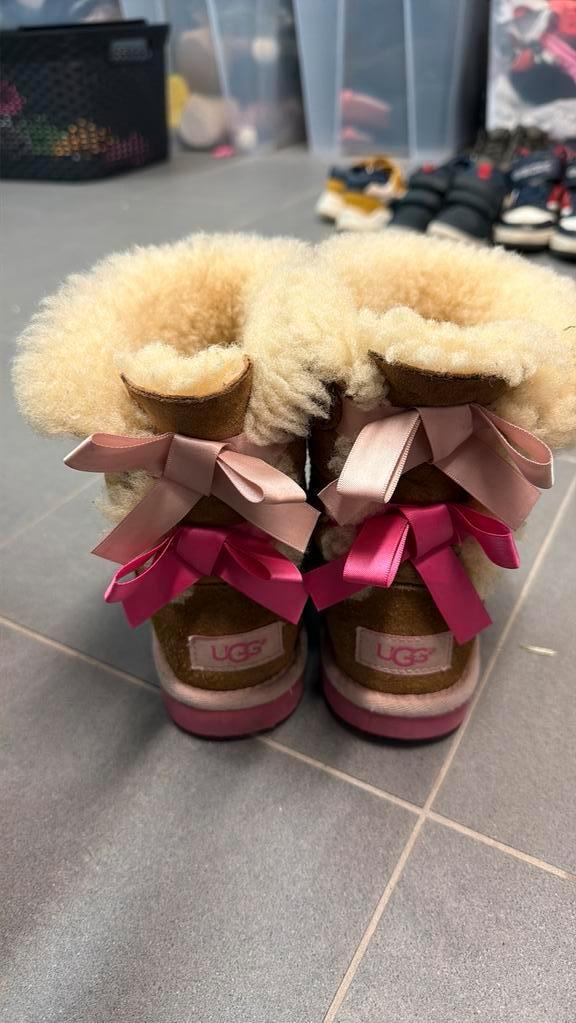 UGG 31, Enfants & Bébés, Enlèvement, Comme neuf