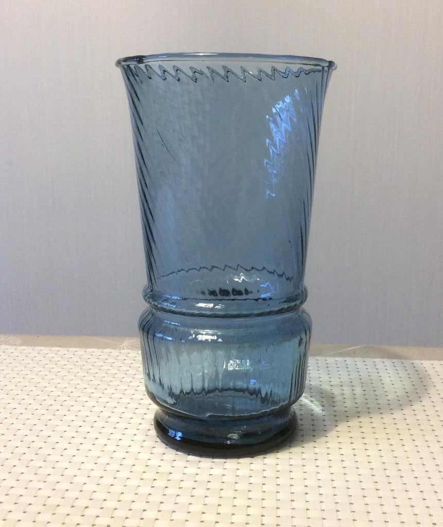Vintage blauwe glazen vaas fijne swirl 22 cm, Huis en Inrichting, Ophalen of Verzenden, Zo goed als nieuw, Blauw, Glas