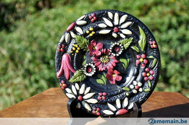 assiette murale decorative en platre peint