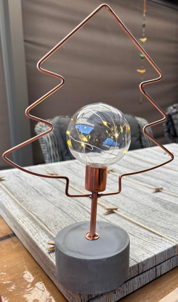 Lamp/metalen kerstboom en beton., Ophalen of Verzenden, Gebruikt, Metaal, Minder dan 50 cm