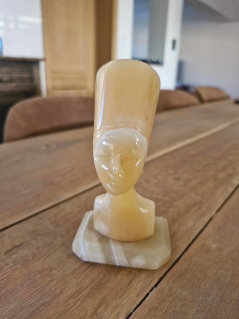 Onyx buste Nefertite, Ophalen