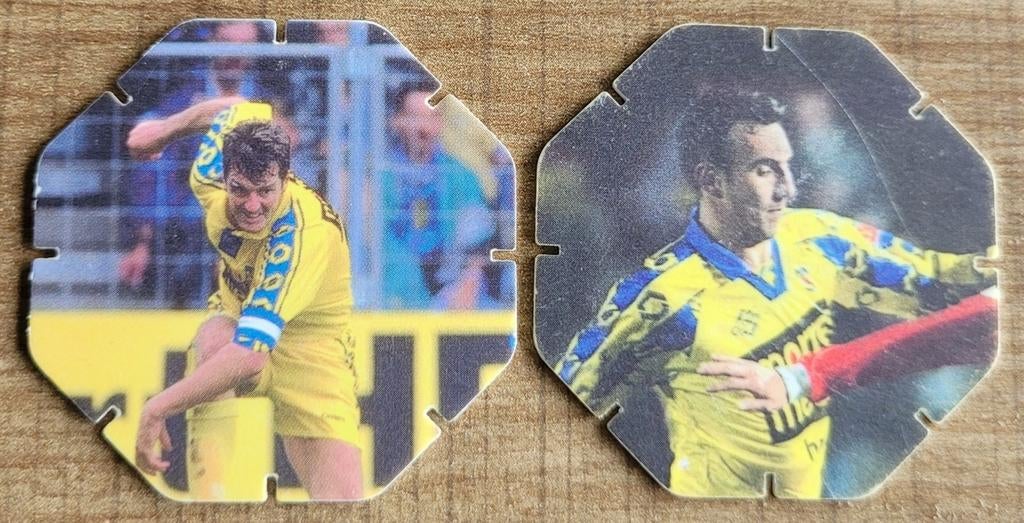 2 verzamelplaatjes voetbalclub S.K. Beveren (jaren '90), Verzamelen, Ophalen of Verzenden, Gebruikt, Poster, Plaatje of Sticker