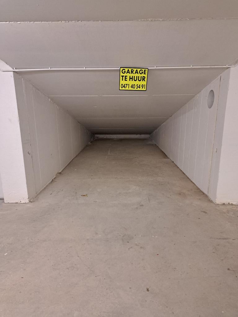 espace à vendre dans un complexe de garages fermés à De Haan