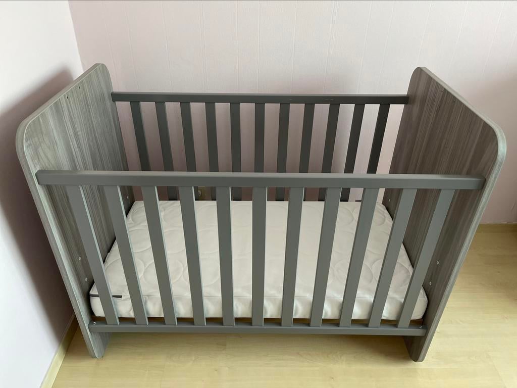 Babybed, Ophalen, Zo goed als nieuw, Matras