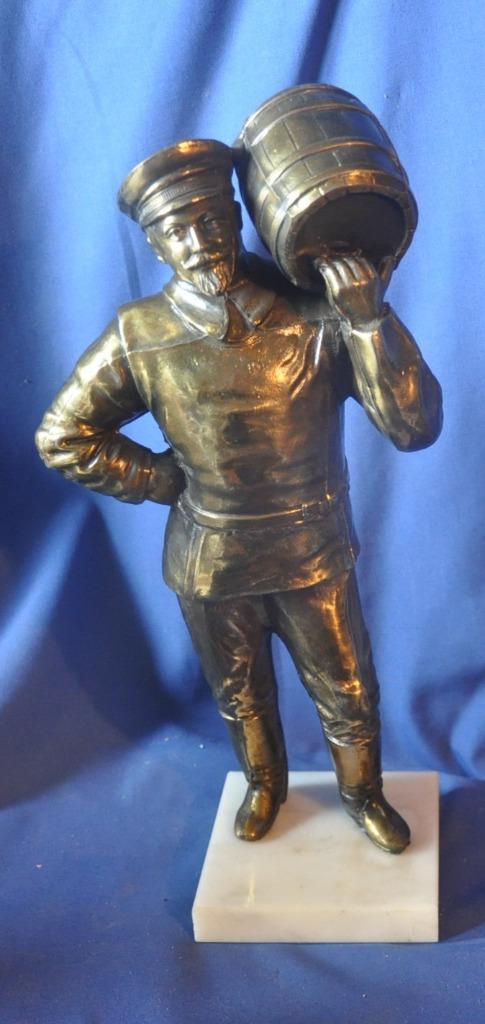 statue en regule doré sur socle marbre "le brasseur", Enlèvement ou Envoi