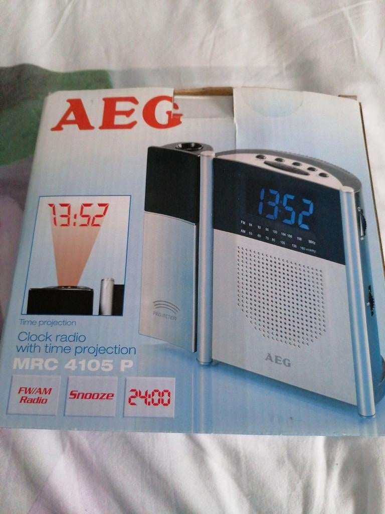 Wekkerradio met projectie merk AEG, Ophalen of Verzenden, Zo goed als nieuw