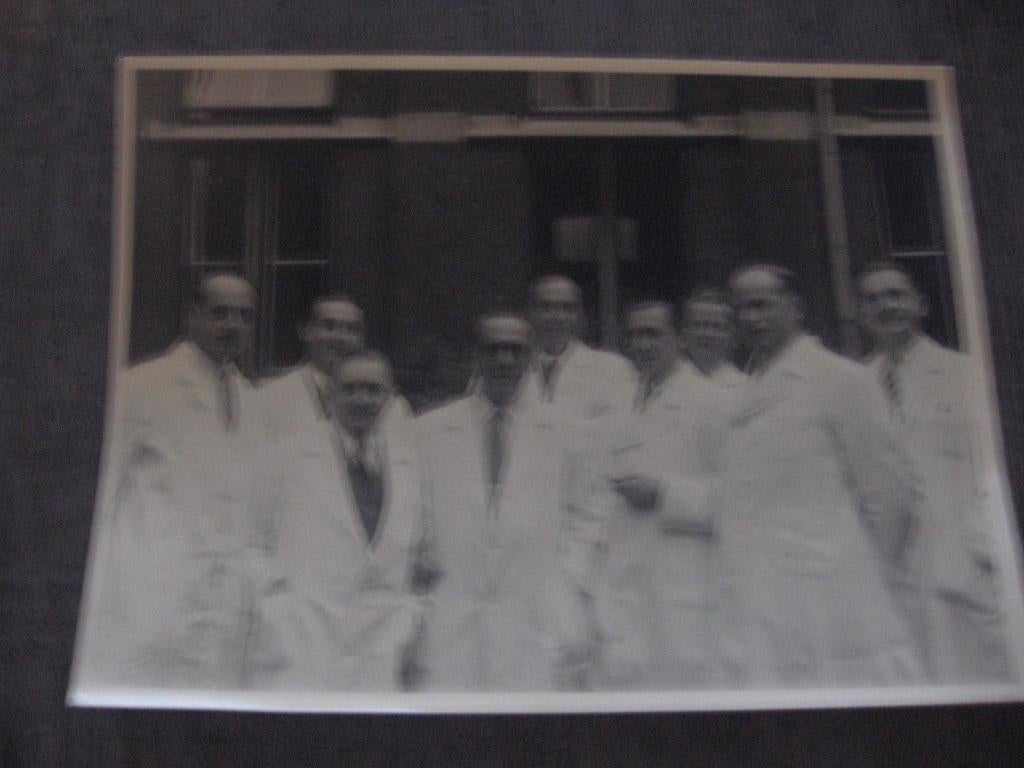OUDE FOTO - DOKTERS afscheidfeest 31-8-1950 !!!, Gebruikt, Foto, Ophalen of Verzenden, 1940 tot 1960