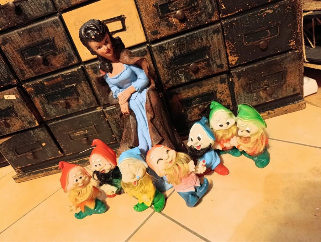 Lot vintage Blanche neige et les 7 nains, Collections, Statues & Figurines, Utilisé, Enlèvement ou Envoi
