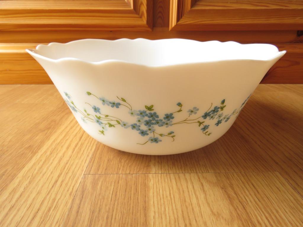 vintage arcopal grand saladier motifs veronica myosotis, Ophalen of Verzenden, Zo goed als nieuw, Kom(men)