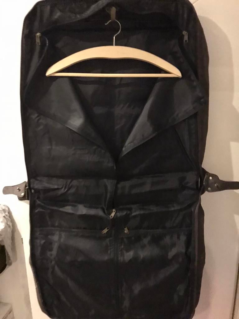 A vendre sac de costume en cuir, Neuf, Enlèvement ou Envoi, 60 à 80 cm, 55 à 75 cm