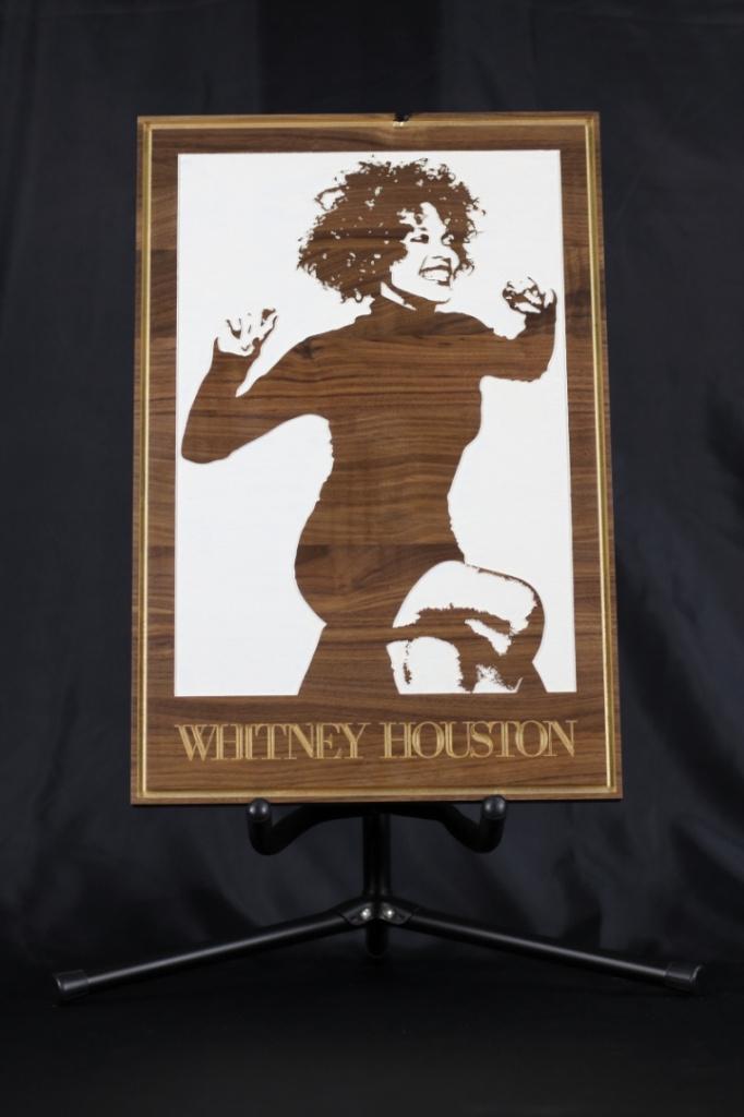 Whitney Houston | Formaat III | Gefreesd in Walnoot, Verzenden