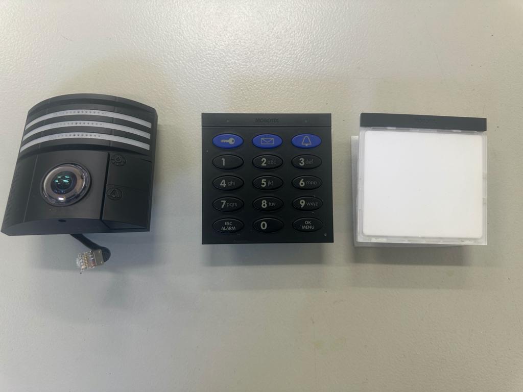 Beveiligingscamera Mobotix T25B en deurintercom met Displays, Ophalen, Gebruikt, Bedraad