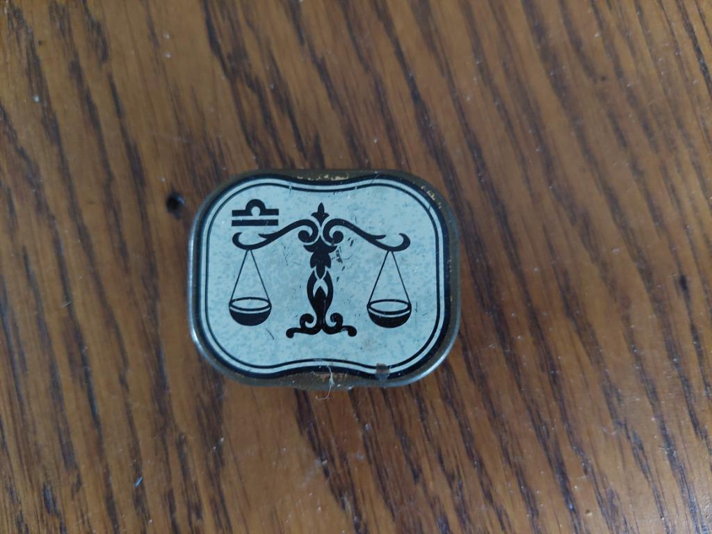 Boîte à pilules signe balance, Enlèvement ou Envoi, Utilisé