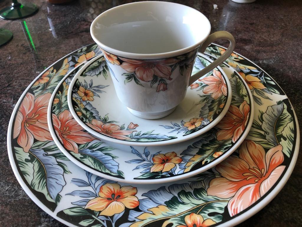 gebloemd koffie servies, Ophalen