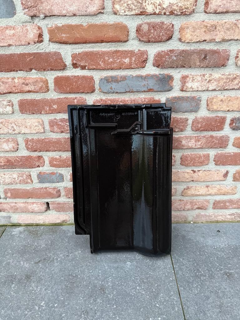 Dakpan Koramic Alegra 10 zwart(160stuks), Doe-het-zelf en Bouw, Dakpannen en Dakbedekking, Ophalen, Overige materialen, 10 tot 15 m²