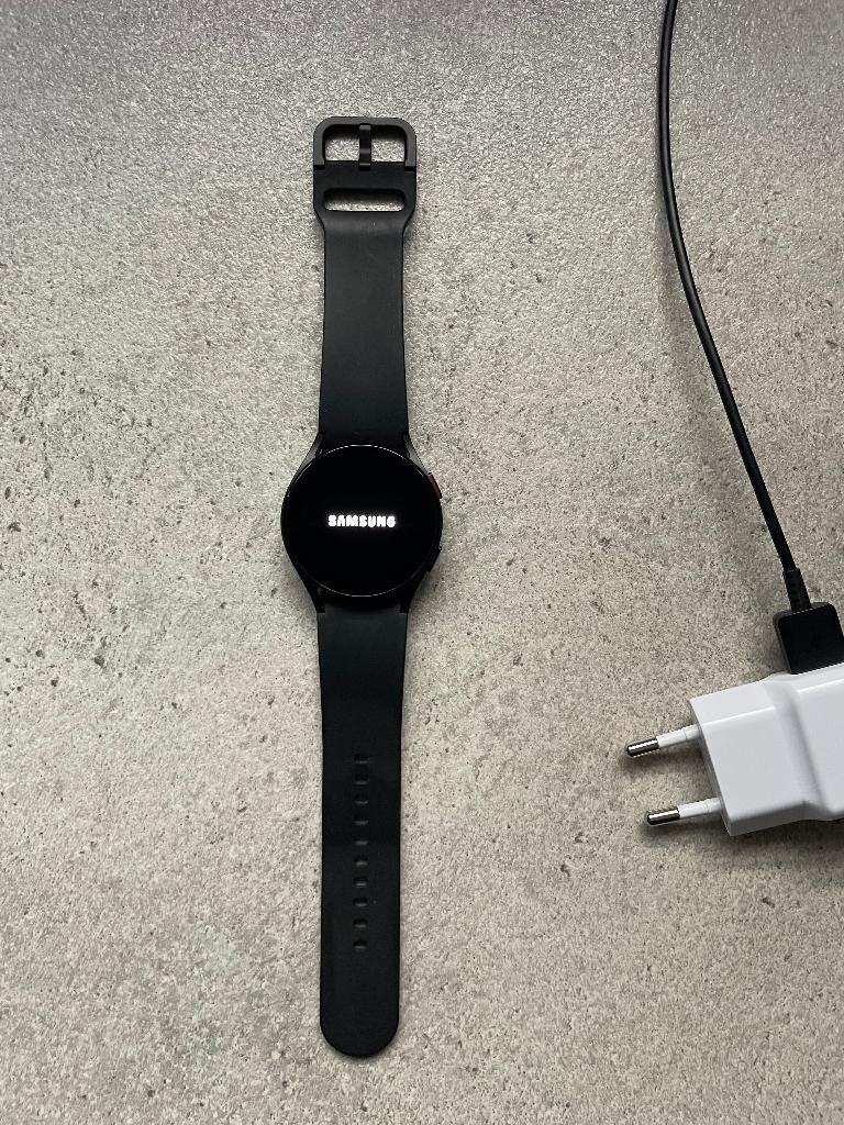Galaxy Watch 4 als nieuw, Ophalen, Zwart, Zo goed als nieuw, Waterdicht