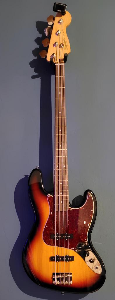 Squier Classic Vibe 60s Jazz Bass – Zo goed als nieuw, Musique & Instruments, Instruments à corde | Guitares | Basses, Neuf, Électrique