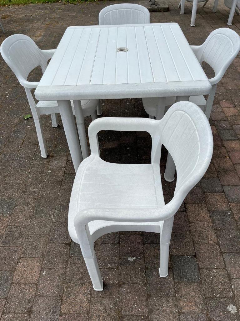 3 sets van 1 terrastafel en 4 terrasstoelen merk Alibert, Ophalen, Gebruikt, Vierkant, Plastic