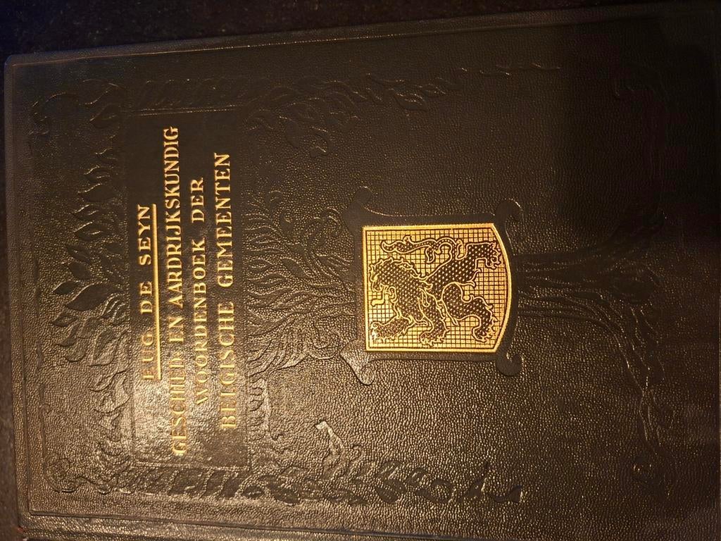2 geschied- en aardrijkskundige woordenboeken, Ophalen of Verzenden