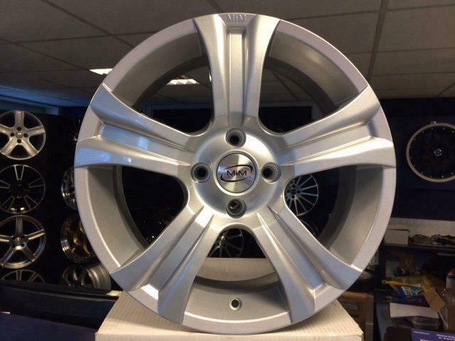 IN STOCK: NIEUWE SET 17 inch 4x108 velgen  Peugeot  Citroen, Auto-onderdelen, Banden en Velgen, Velg(en), Zomerbanden, 17 inch