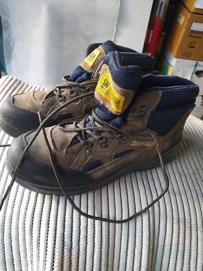 Chaussures de travail Safety Jogger pointure 43, Comme neuf