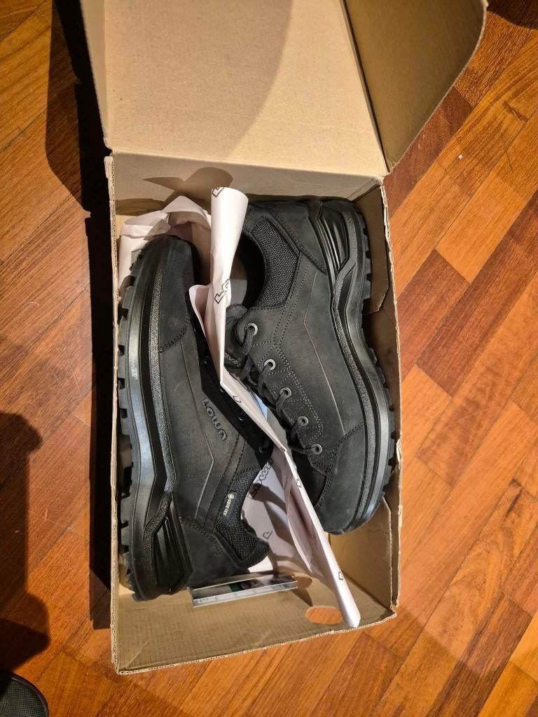 Chaussures LOWA 41.5, Vêtements | Hommes, Chaussures, Neuf, Chaussures de marche, Noir, Enlèvement ou Envoi