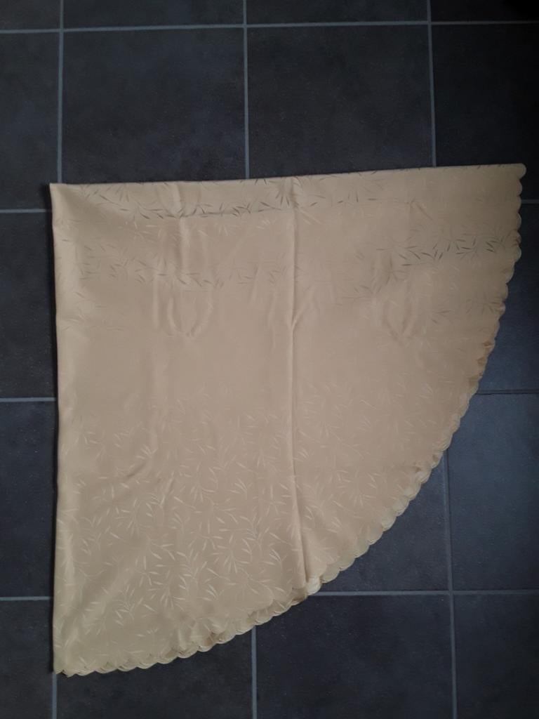 Rond oker geel tafelkleed, Ophalen, Rond