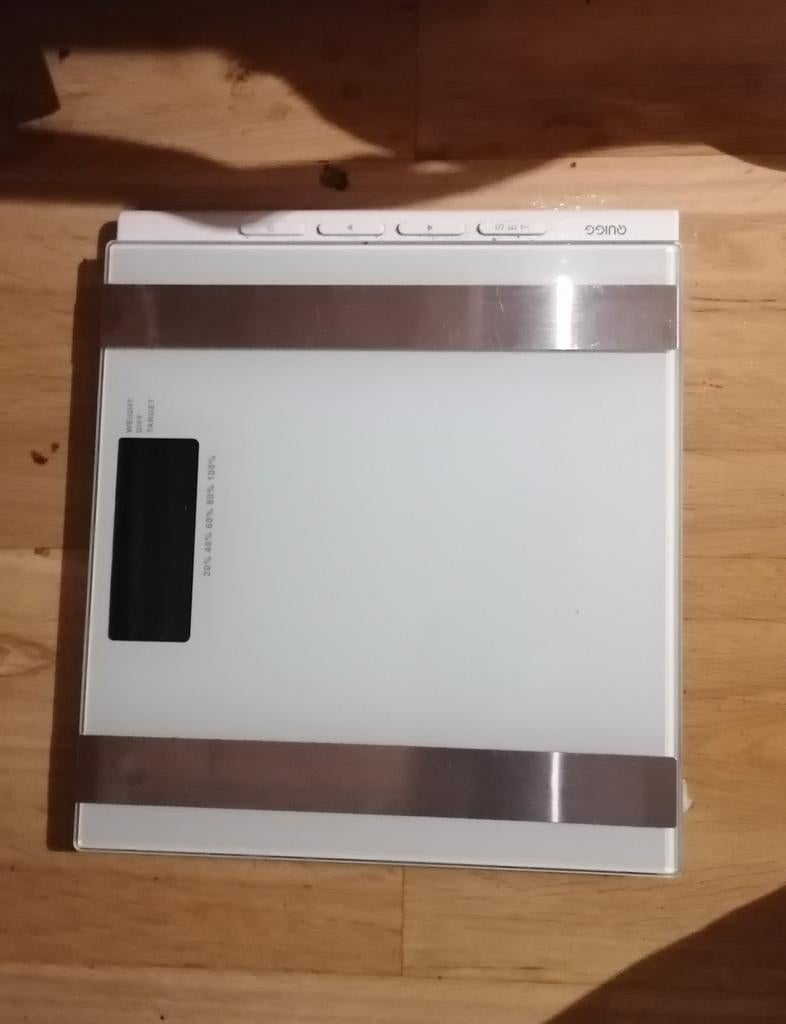 Quigg weegschaal met lichaamsvetmeter, Ophalen, Zo goed als nieuw