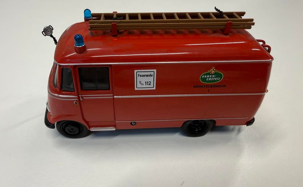 Schuco Mercedes Benz L319 feuerwehr 112 1:43, Ophalen of Verzenden, Zo goed als nieuw, Bus of Vrachtwagen, Schuco