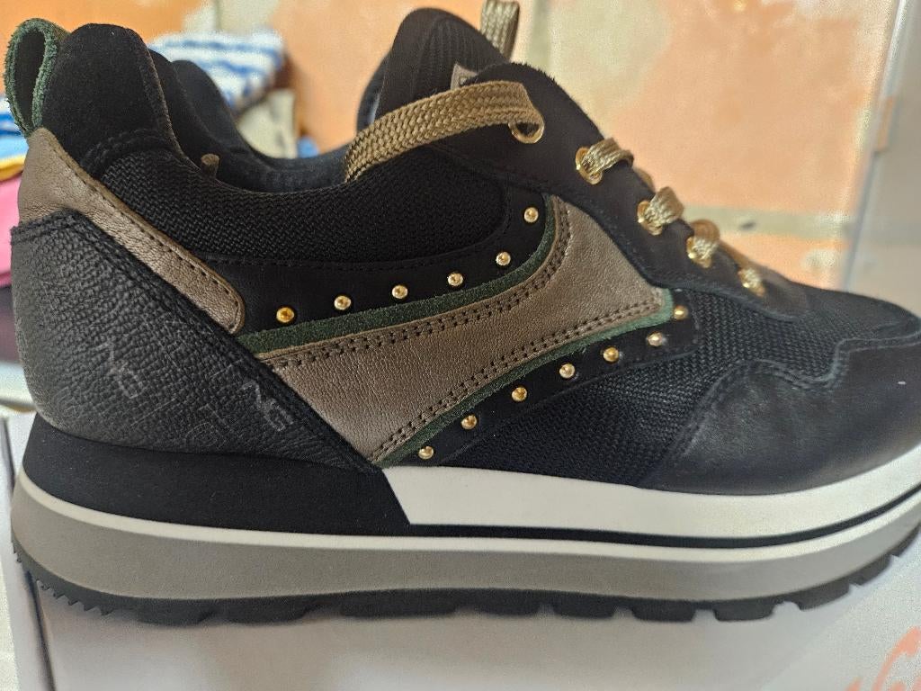 Sneaker Nero Giardini, Ophalen, Zwart, Zo goed als nieuw, Sneakers