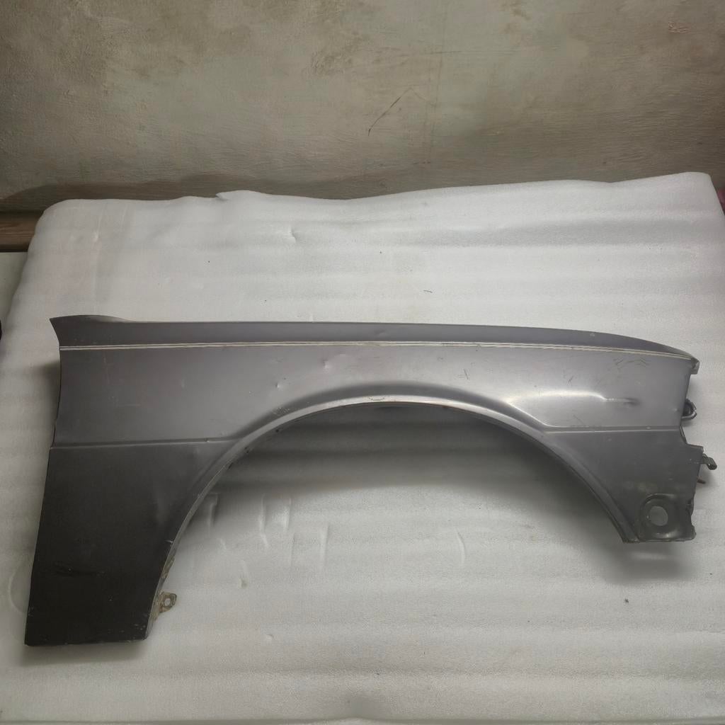 rechter voorspatbord voor Peugeot 305, Gebruikt, Ophalen of Verzenden, Bumper, Peugeot