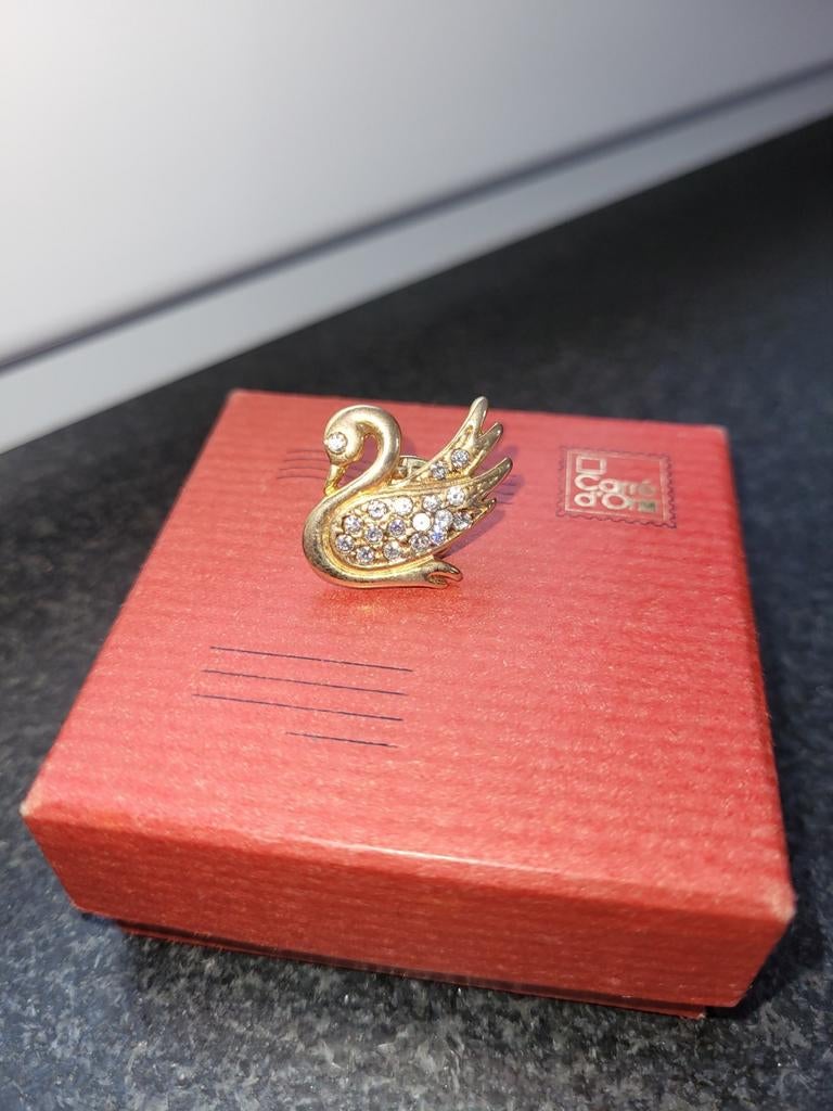 Gouden zwaan broche met swarovski-speld, Ophalen of Verzenden, Zo goed als nieuw