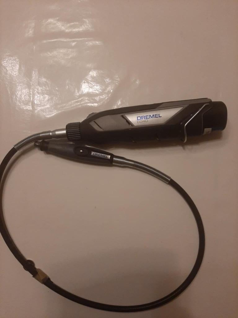 Dremel 8240 sur accu + flexible, Bricolage & Construction, Enlèvement ou Envoi, Utilisé