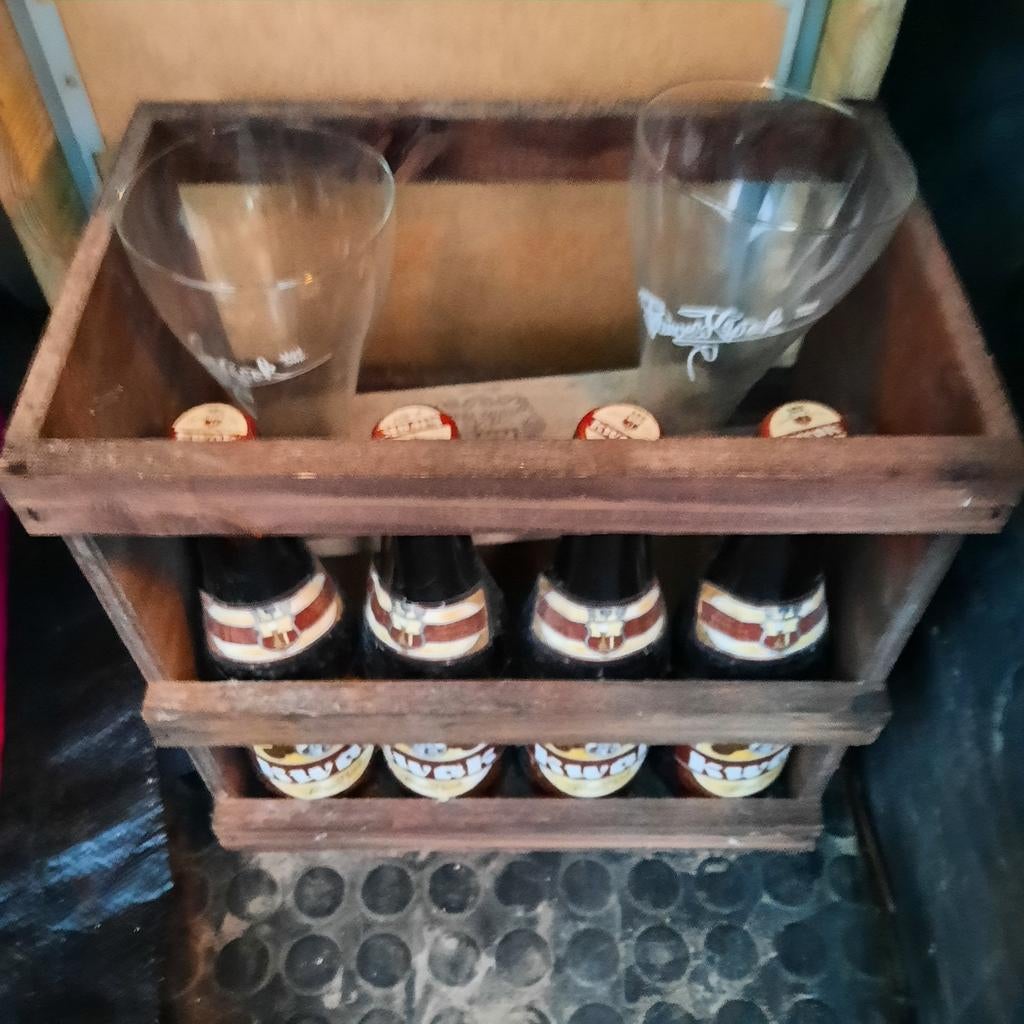Kwak bier . 2 glazen ( uitzonderlijke houder ) 4 flesjes ., Verzamelen, Ophalen of Verzenden, Zo goed als nieuw, Flesje(s)