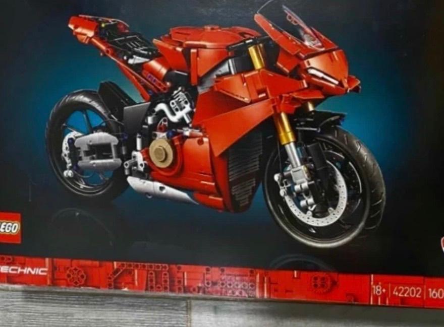 Lego Technic 42202 – Ducati Panigale V4 S, Ophalen, Nieuw, Complete set, Lego