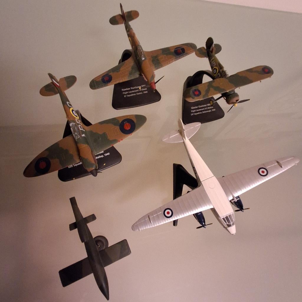 Les avions de la  R.A.F.  1940/1945, Ophalen, Zo goed als nieuw