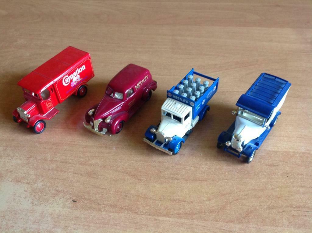 Miniatures autos Lledo days gone - lot de 4 véhicule Nestlé, Ophalen of Verzenden, Zo goed als nieuw, Bus of Vrachtwagen