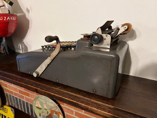 Ancienne calculatrice mécanique Victor, Enlèvement