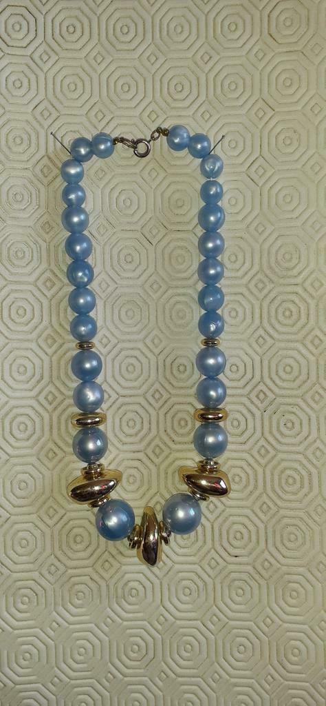 Collier de fantaisie bleu ciel et doré, Handtassen en Accessoires, Ophalen of Verzenden, Zo goed als nieuw, Blauw, Kunststof