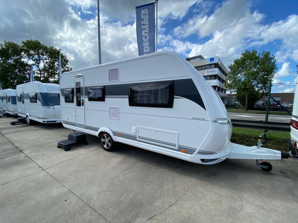 HOBBY MAXIA 495UL, Caravans en Kamperen, Caravans, Bedrijf, tot en met 4, Hobby, 2 aparte bedden, Omvormbare zithoek, Gascomfoor