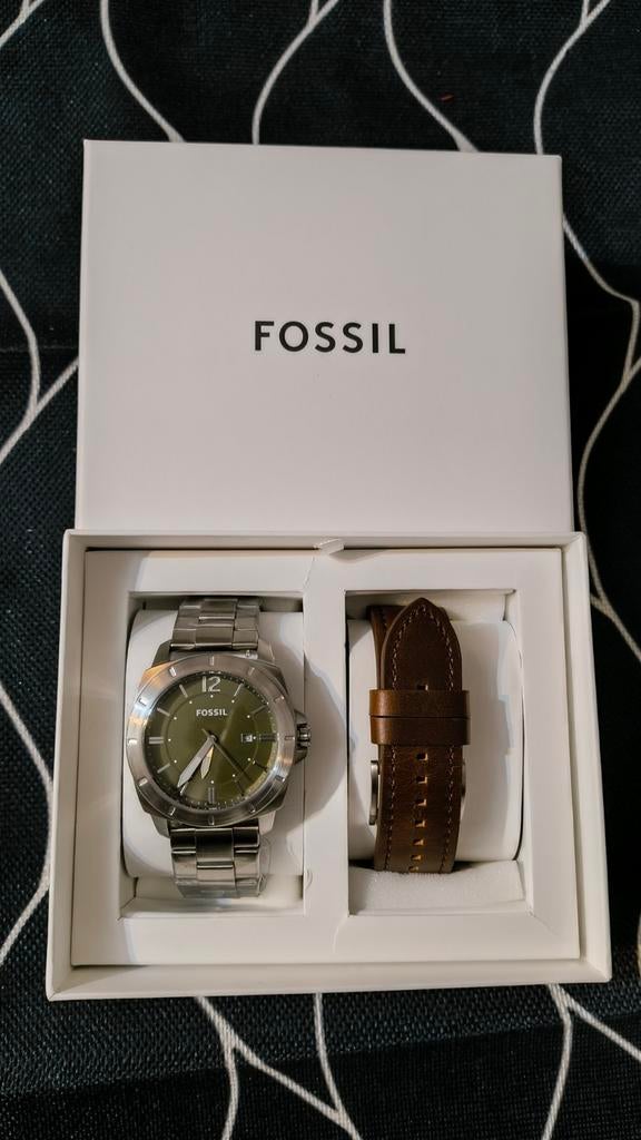 Coffret montre FOSSIL Luxe neuve avec bracelet de rechange e, Bijoux, Sacs & Beauté, Montres | Hommes, Autres marques, Enlèvement ou Envoi
