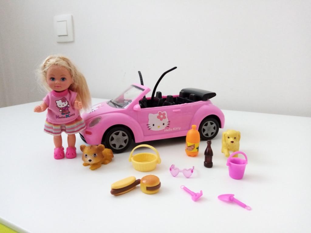 steffi klein popje (hello Kitty) met autootje en accessoires, Kinderen en Baby's, Speelgoed | Poppen, Ophalen, Zo goed als nieuw